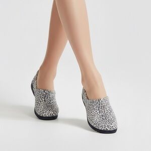 Align Nursing clogs shoes size  9 1/2 white Leopard